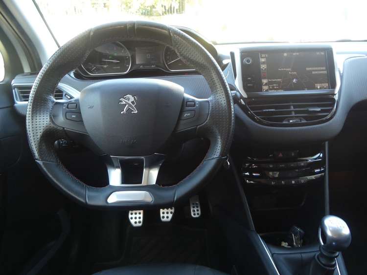 voiture occasion PEUGEOT 208 à la Réunion disponible sur noutlauto.re