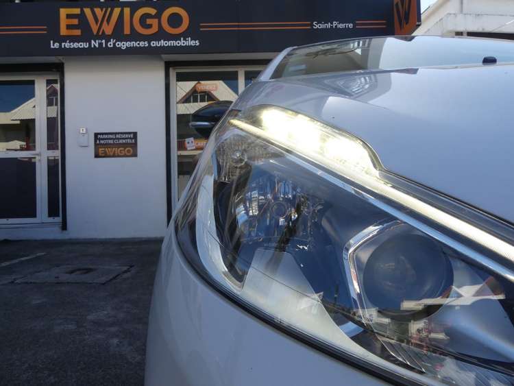 voiture occasion PEUGEOT 208 à la Réunion disponible sur noutlauto.re
