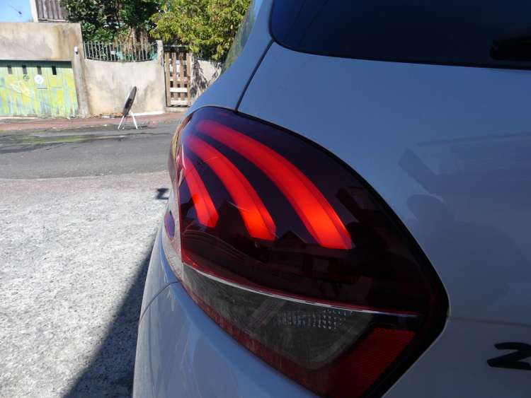 voiture occasion PEUGEOT 208 à la Réunion disponible sur noutlauto.re