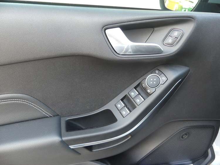 voiture occasion FORD FIESTA à la Réunion disponible sur noutlauto.re