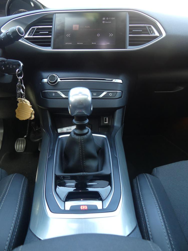 voiture occasion PEUGEOT 308 à la Réunion disponible sur noutlauto.re