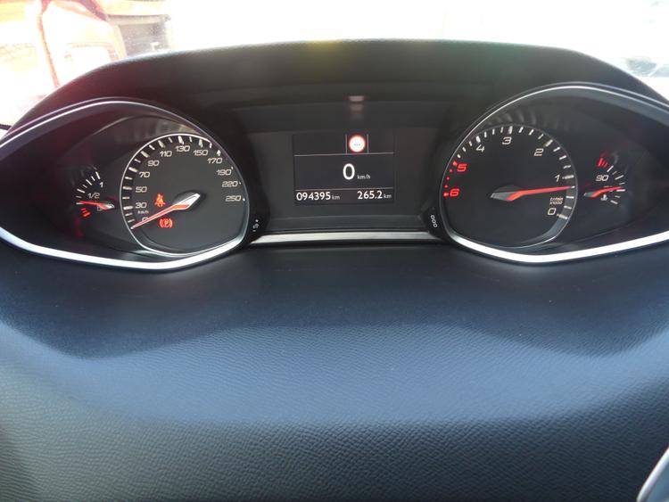 voiture occasion PEUGEOT 308 à la Réunion disponible sur noutlauto.re