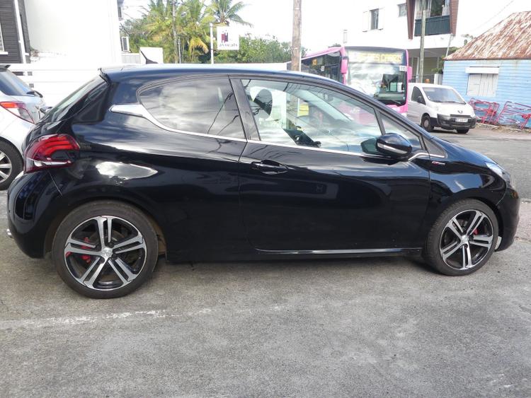 voiture occasion PEUGEOT 208 à la Réunion disponible sur noutlauto.re