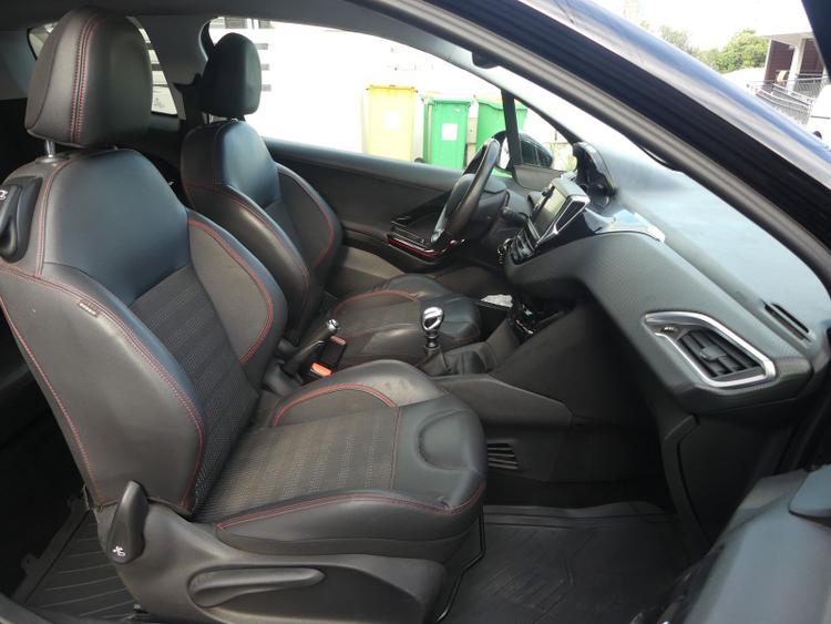 voiture occasion PEUGEOT 208 à la Réunion disponible sur noutlauto.re
