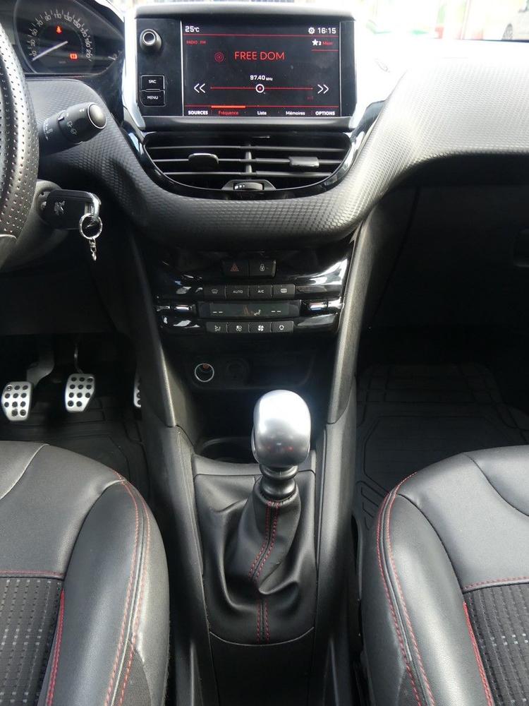 voiture occasion PEUGEOT 208 à la Réunion disponible sur noutlauto.re