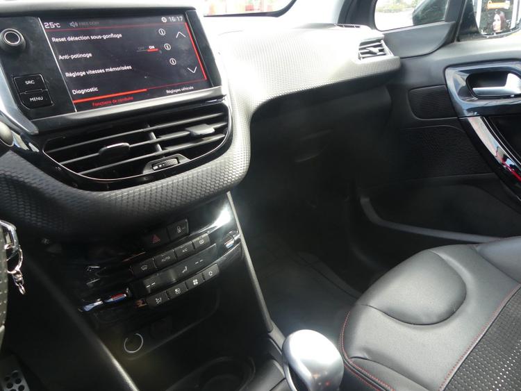 voiture occasion PEUGEOT 208 à la Réunion disponible sur noutlauto.re