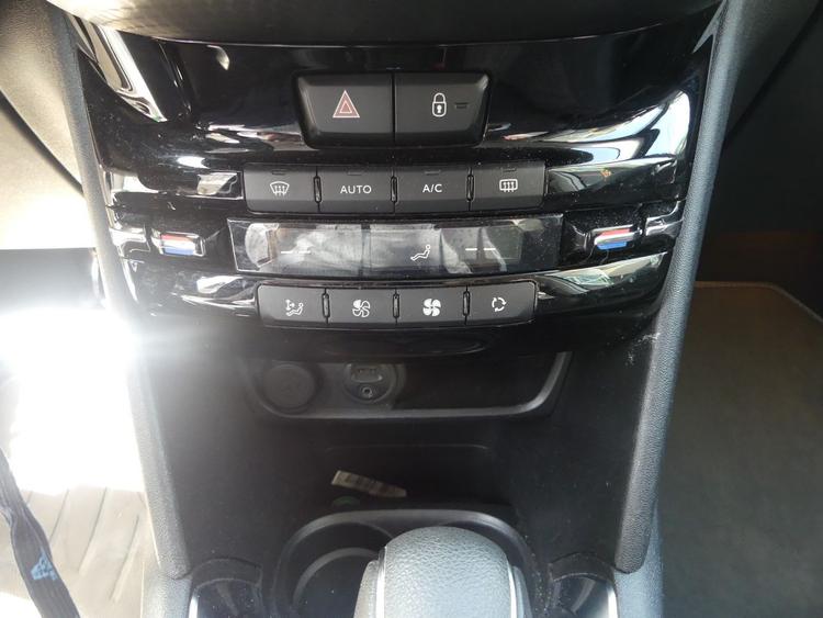 voiture occasion PEUGEOT 208 à la Réunion disponible sur noutlauto.re