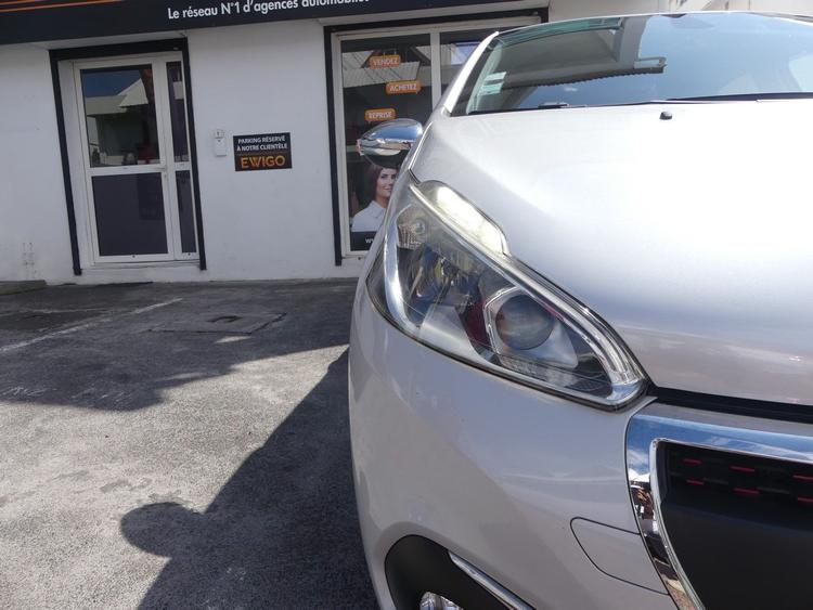 voiture occasion PEUGEOT 208 à la Réunion disponible sur noutlauto.re