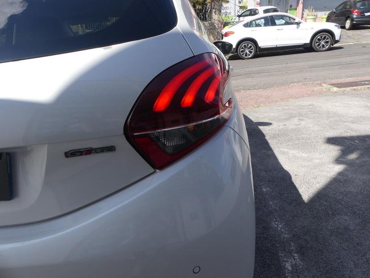 voiture occasion PEUGEOT 208 à la Réunion disponible sur noutlauto.re