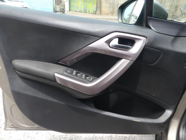 voiture occasion PEUGEOT 2008 à la Réunion disponible sur noutlauto.re