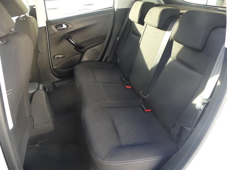 voiture occasion PEUGEOT 208 à la Réunion disponible sur noutlauto.re