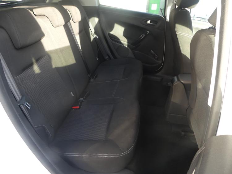 voiture occasion PEUGEOT 208 à la Réunion disponible sur noutlauto.re
