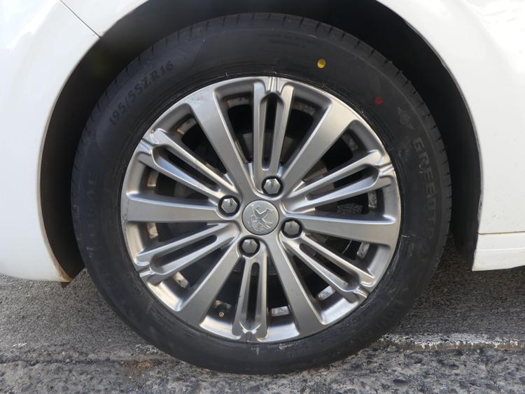 voiture occasion PEUGEOT 208 à la Réunion disponible sur noutlauto.re