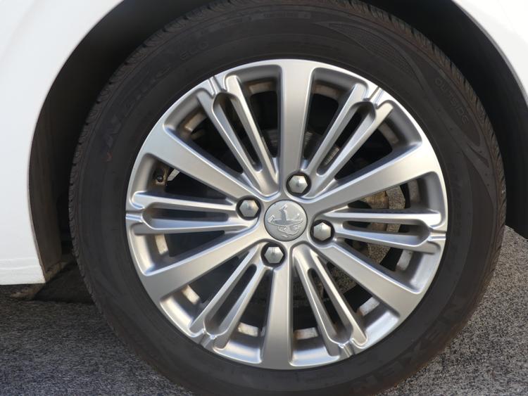 voiture occasion PEUGEOT 208 à la Réunion disponible sur noutlauto.re
