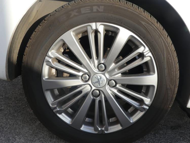 voiture occasion PEUGEOT 208 à la Réunion disponible sur noutlauto.re