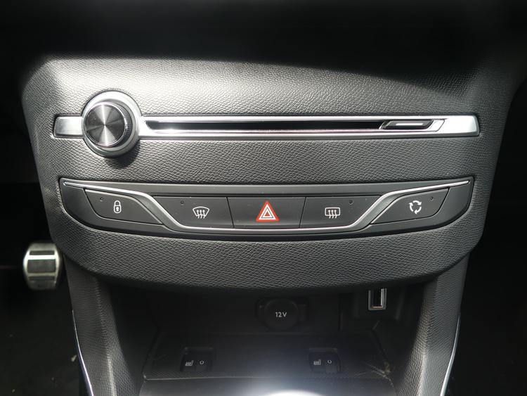 voiture occasion PEUGEOT 308 à la Réunion disponible sur noutlauto.re
