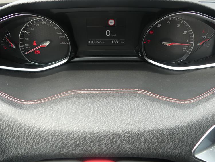voiture occasion PEUGEOT 308 à la Réunion disponible sur noutlauto.re