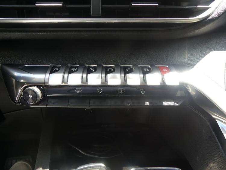 voiture occasion PEUGEOT 3008 à la Réunion disponible sur noutlauto.re