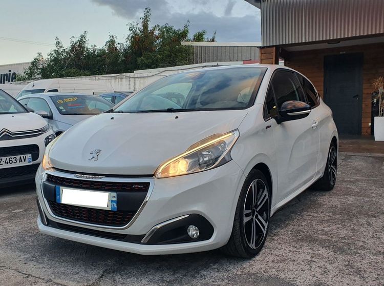 voiture occasion PEUGEOT 208 à la Réunion disponible sur noutlauto.re