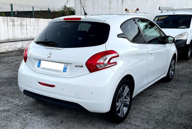voiture occasion PEUGEOT 208 à la Réunion disponible sur noutlauto.re