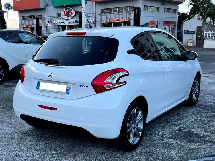 voiture occasion PEUGEOT 208 à la Réunion disponible sur noutlauto.re