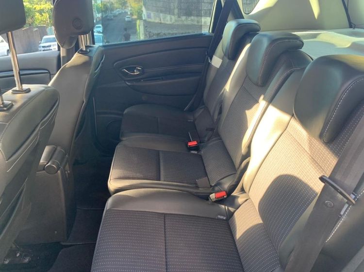 voiture occasion RENAULT SCENIC à la Réunion disponible sur noutlauto.re
