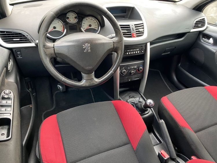 voiture occasion PEUGEOT 207 à la Réunion disponible sur noutlauto.re