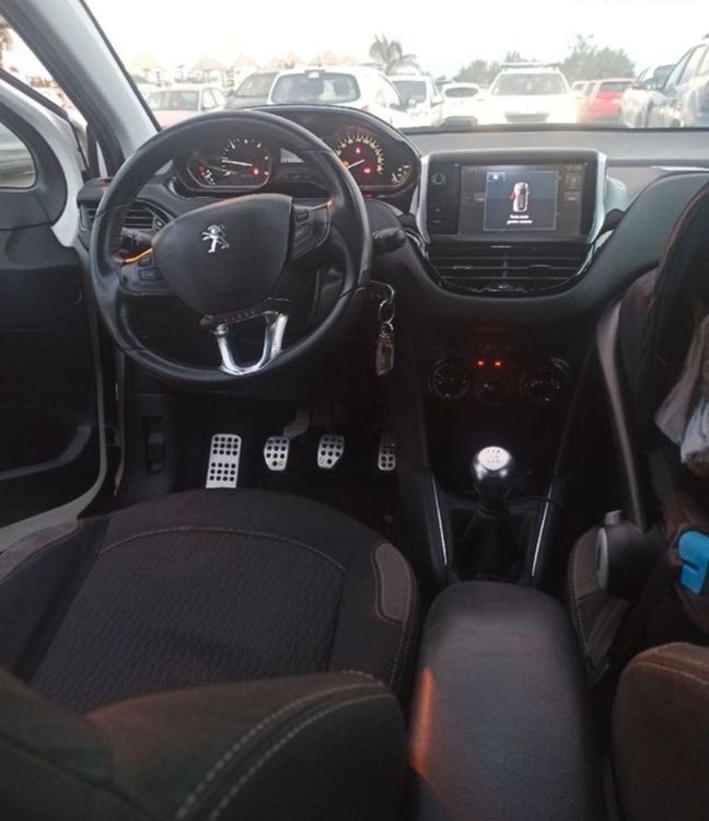 voiture occasion PEUGEOT 208 à la Réunion disponible sur noutlauto.re