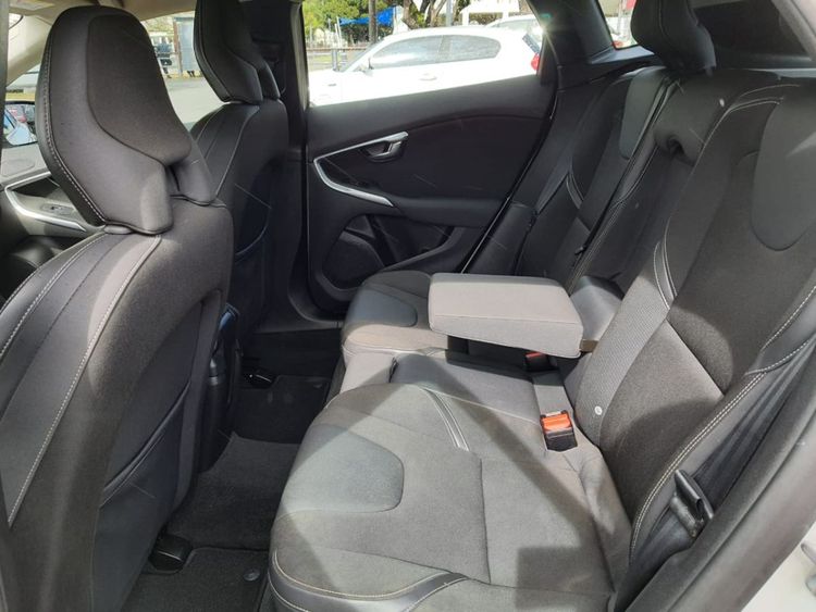 voiture occasion VOLVO V 40 à la Réunion disponible sur noutlauto.re