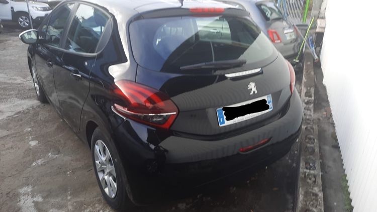 voiture occasion PEUGEOT 208 à la Réunion disponible sur noutlauto.re