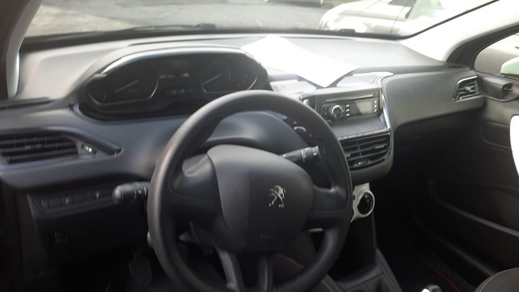 voiture occasion PEUGEOT 208 à la Réunion disponible sur noutlauto.re