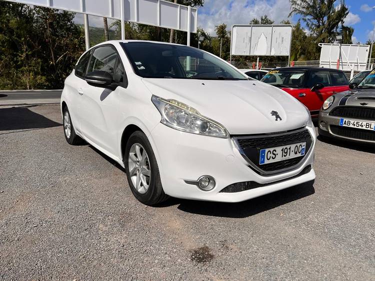 voiture occasion PEUGEOT 208 à la Réunion disponible sur noutlauto.re
