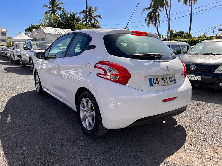 voiture occasion PEUGEOT 208 à la Réunion disponible sur noutlauto.re