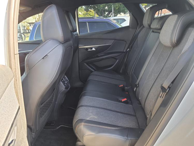voiture occasion PEUGEOT 3008 à la Réunion disponible sur noutlauto.re