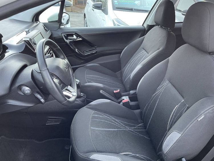voiture occasion PEUGEOT 208 à la Réunion disponible sur noutlauto.re