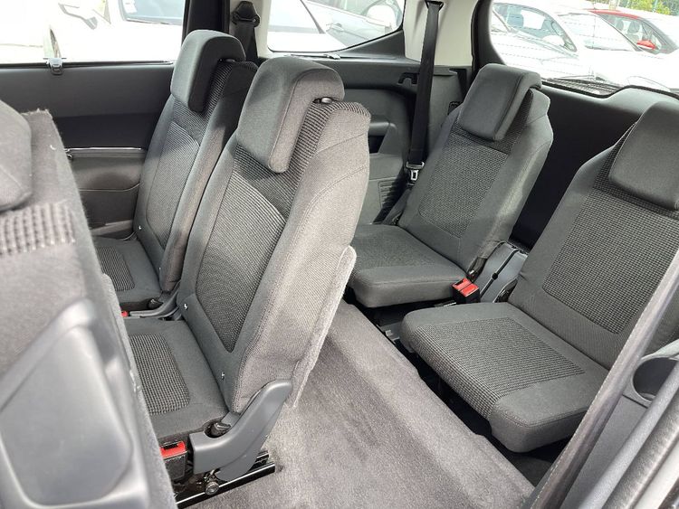 voiture occasion PEUGEOT 5008 à la Réunion disponible sur noutlauto.re