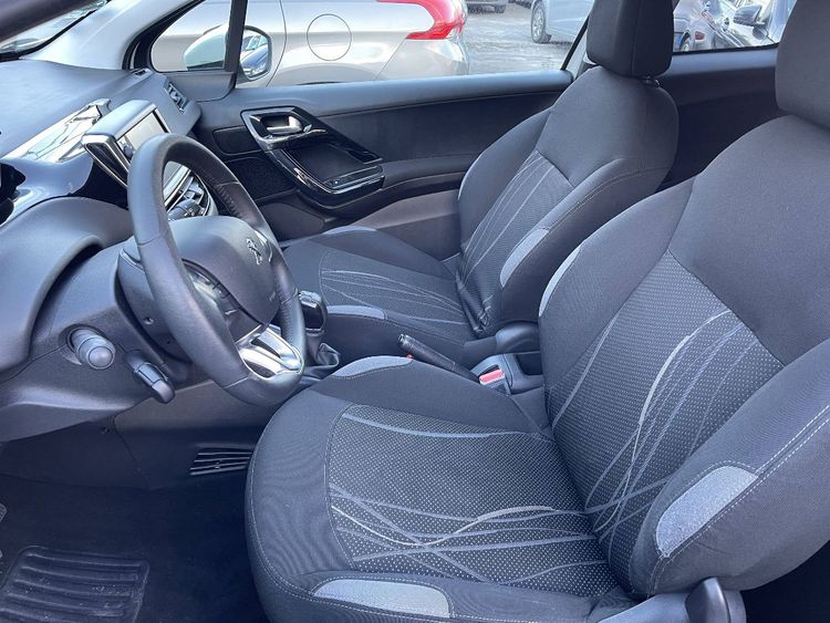 voiture occasion PEUGEOT 208 à la Réunion disponible sur noutlauto.re