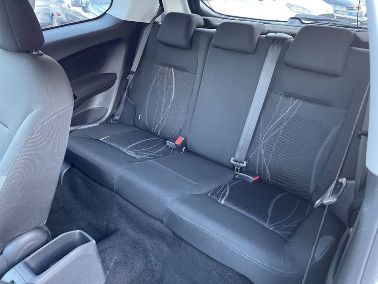 voiture occasion PEUGEOT 208 à la Réunion disponible sur noutlauto.re