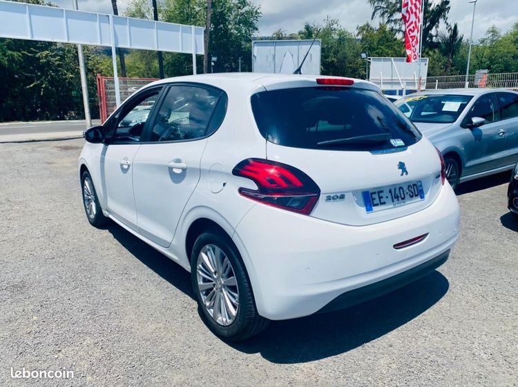 voiture occasion PEUGEOT 208 à la Réunion disponible sur noutlauto.re