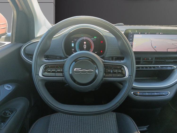voiture occasion FIAT 500 NOUVELLE MY22 SERIE 1 STEP 2 à la Réunion disponible sur noutlauto.re