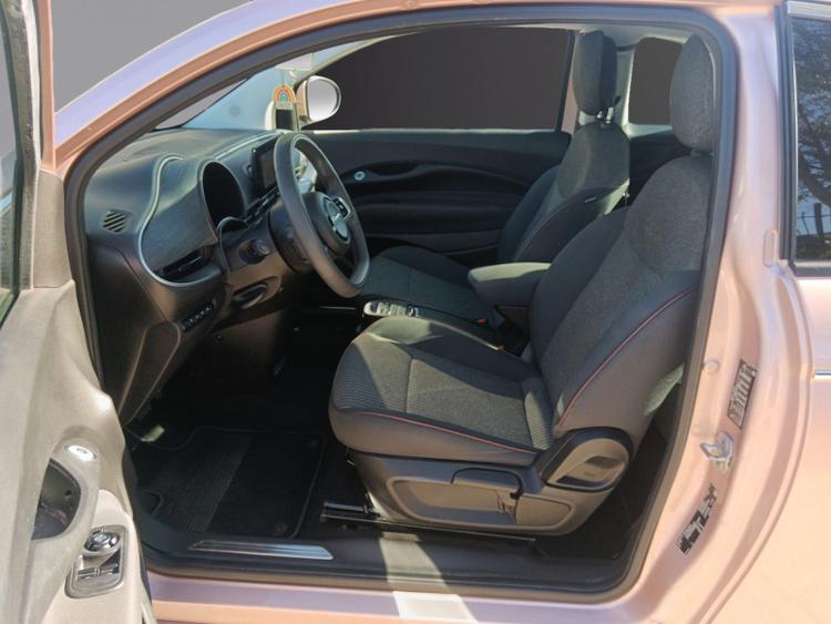 voiture occasion FIAT 500 NOUVELLE MY22 SERIE 1 STEP 2 à la Réunion disponible sur noutlauto.re