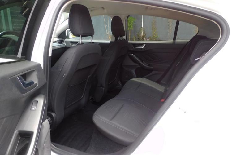 voiture occasion FORD FOCUS ACTIVE à la Réunion disponible sur noutlauto.re