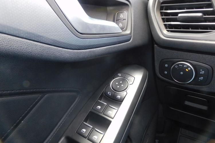 voiture occasion FORD FOCUS ACTIVE à la Réunion disponible sur noutlauto.re