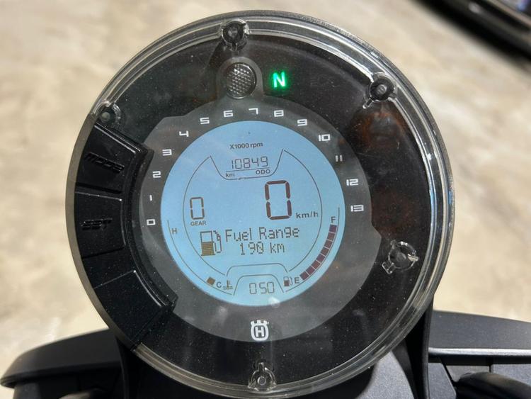 voiture occasion HUSQVARNA SVARTPILEN 701 à la Réunion disponible sur noutlauto.re