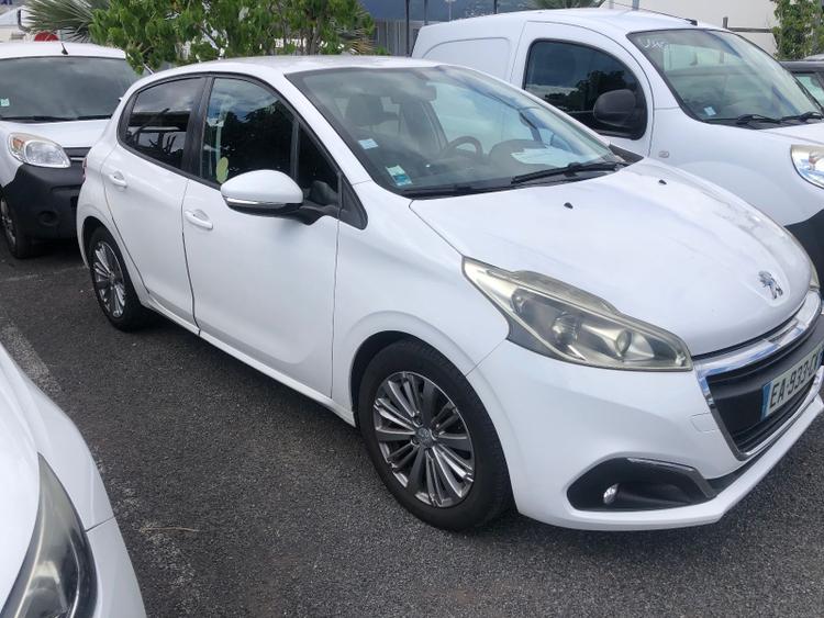 voiture occasion PEUGEOT 208 à la Réunion disponible sur noutlauto.re