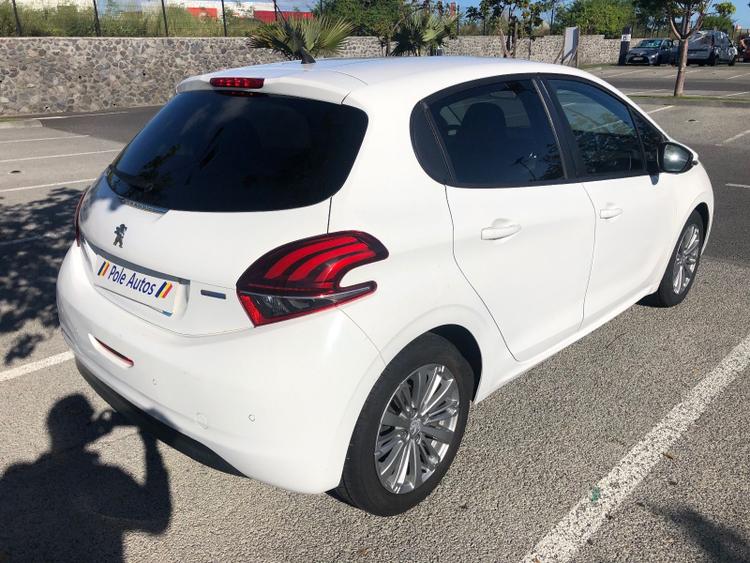 voiture occasion PEUGEOT 208 à la Réunion disponible sur noutlauto.re