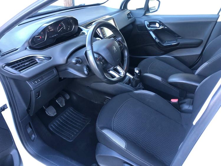 voiture occasion PEUGEOT 208 à la Réunion disponible sur noutlauto.re