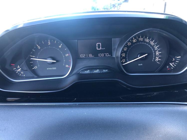 voiture occasion PEUGEOT 208 à la Réunion disponible sur noutlauto.re