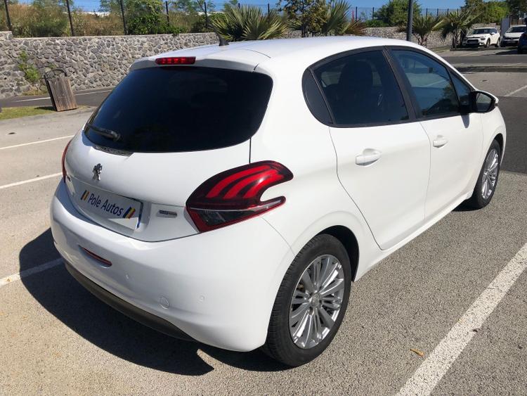 voiture occasion PEUGEOT 208 à la Réunion disponible sur noutlauto.re
