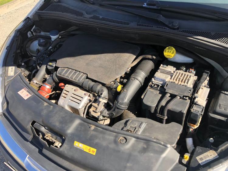 voiture occasion PEUGEOT 208 à la Réunion disponible sur noutlauto.re